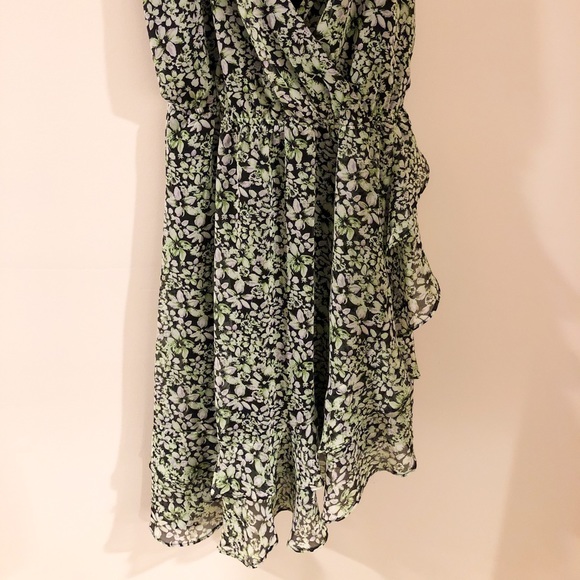 BCBG Floral ruffle mini - Picture 2 of 3